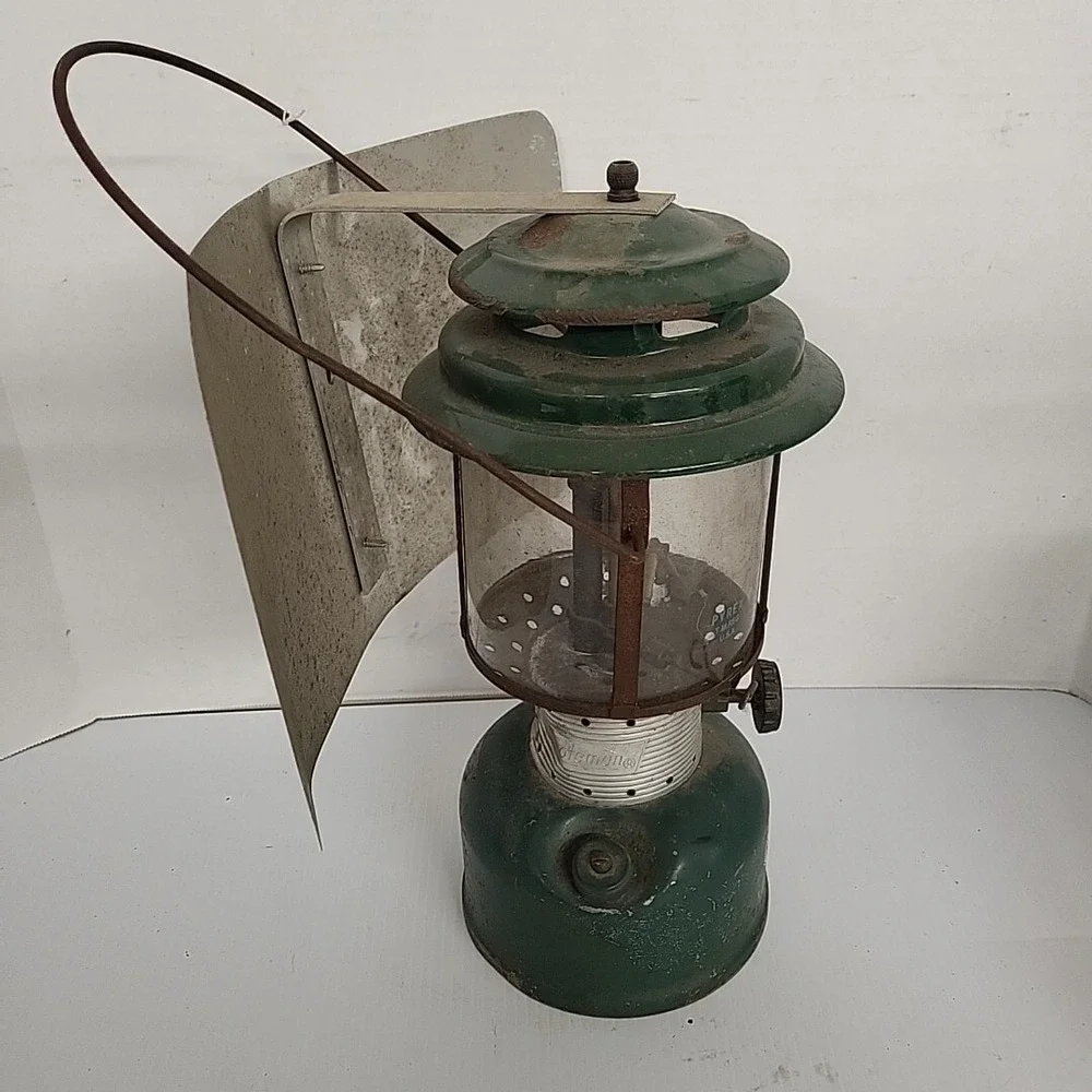 Coleman‎ Lantern 1971 Model 22OF W/ Shield
